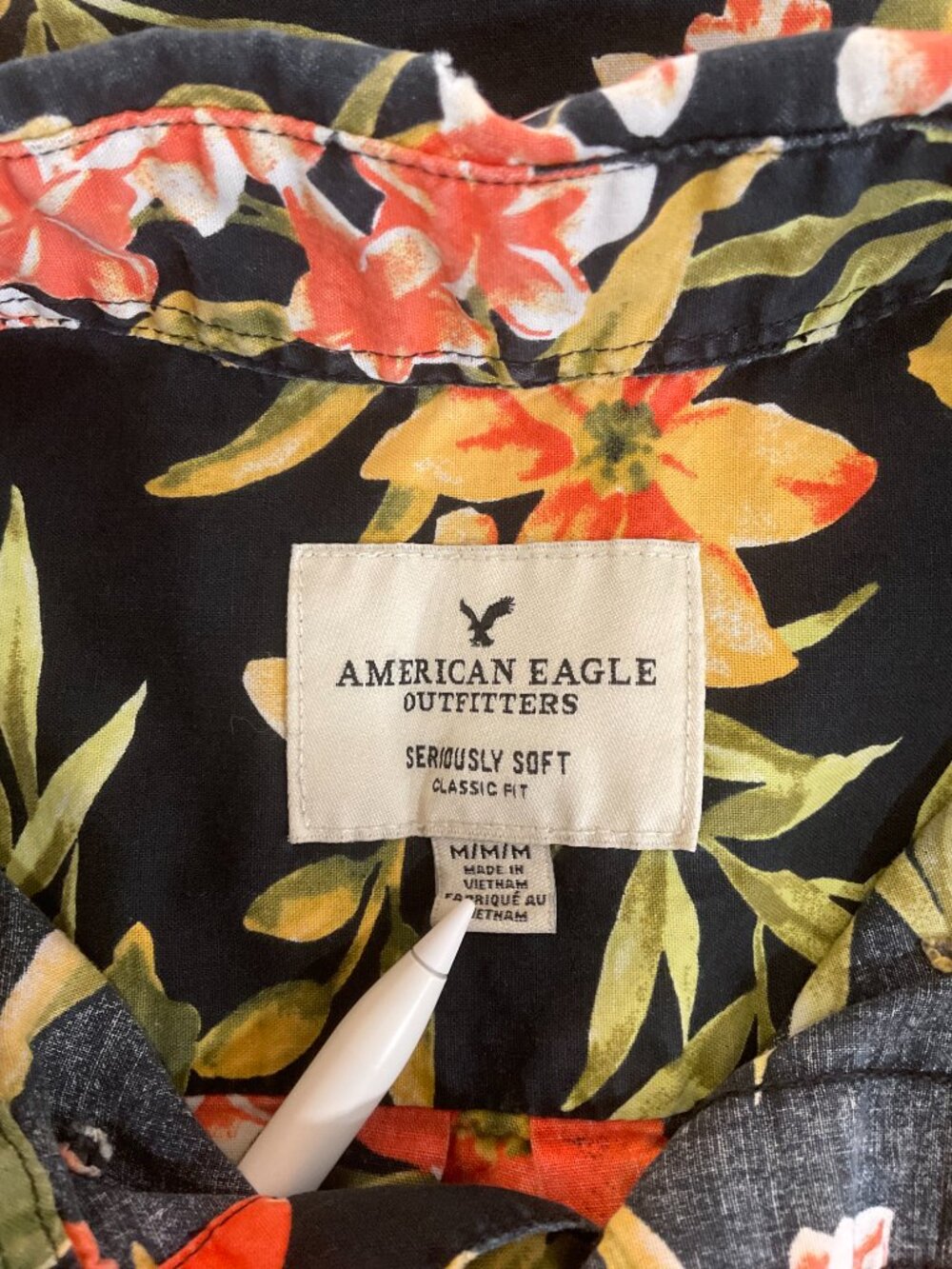 American Eagle Men’s M Seriously Soft Floral Button Down Shirt - Picture 3 of 6